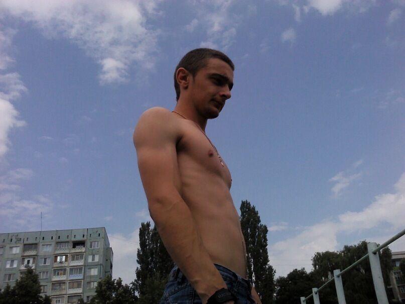 29860777  Artem, 32 ,    