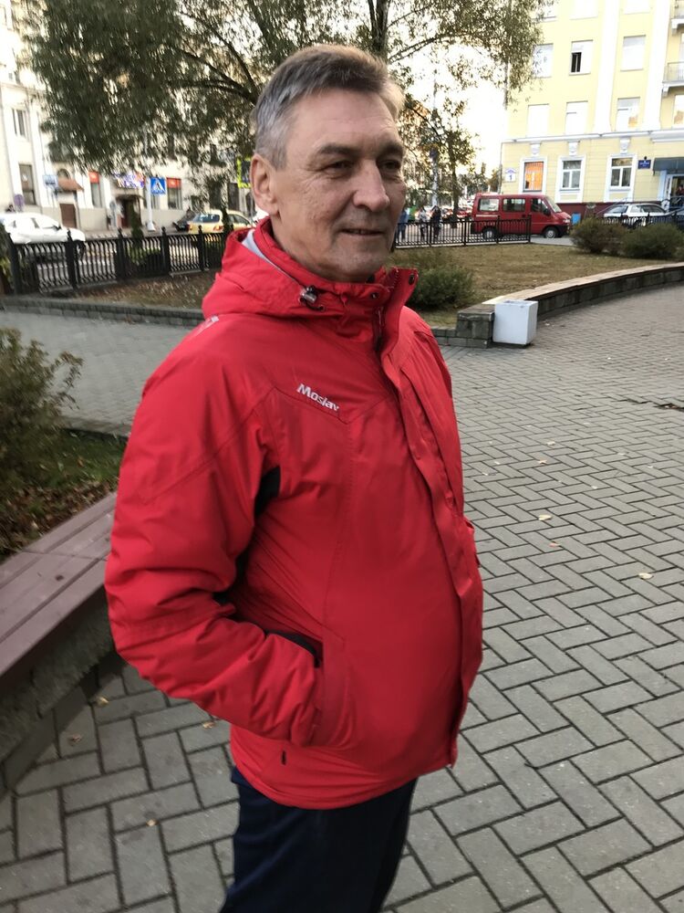  18203557  Gena, 62 ,    