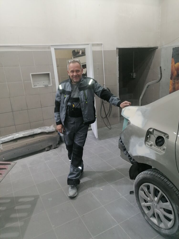  45726467  Alex, 52 ,    