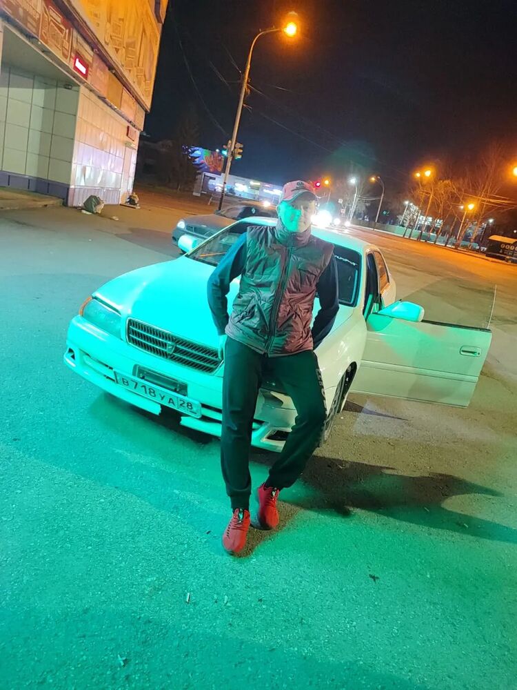  27090257  Stas, 33 ,    