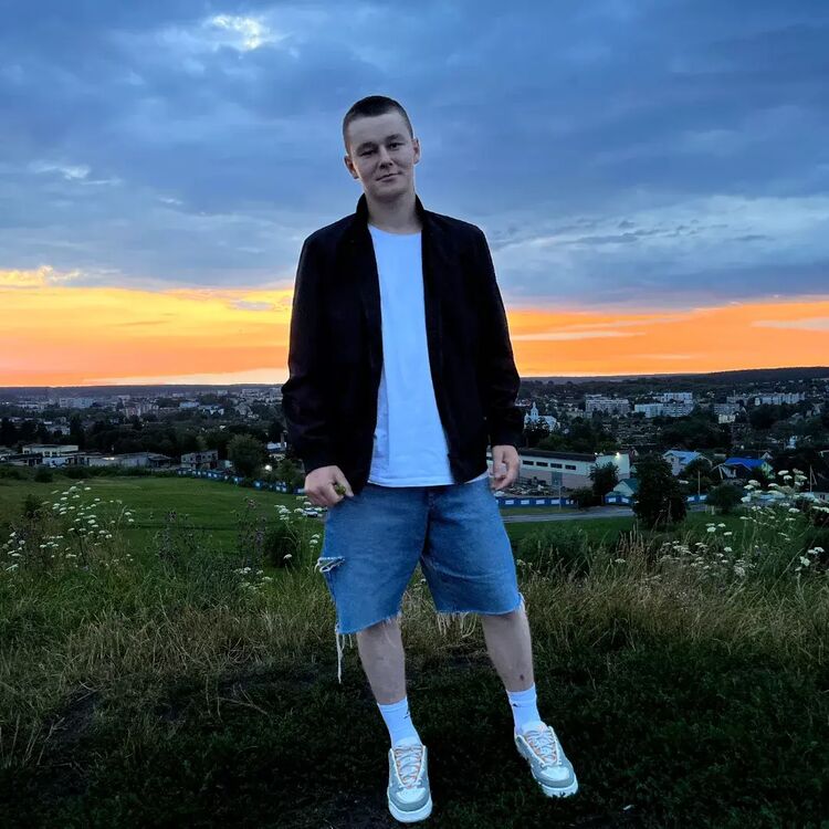  ,   Ilya, 22 ,   ,   