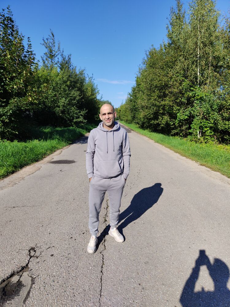  ,   Ali, 44 ,     , c 