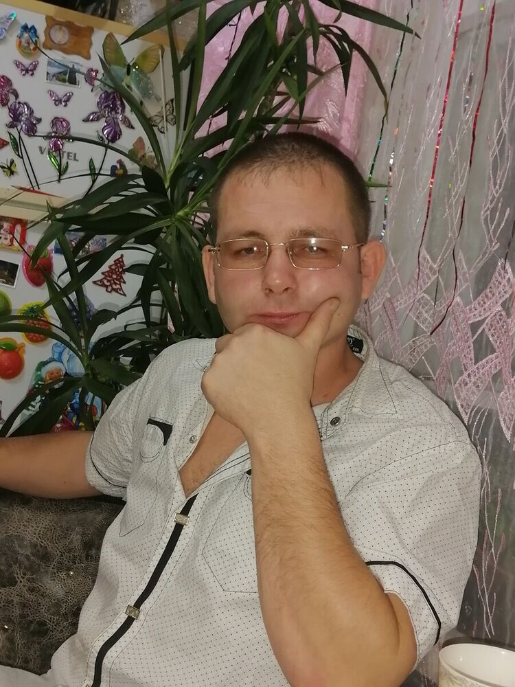  21989167  Pavel, 40 ,    
