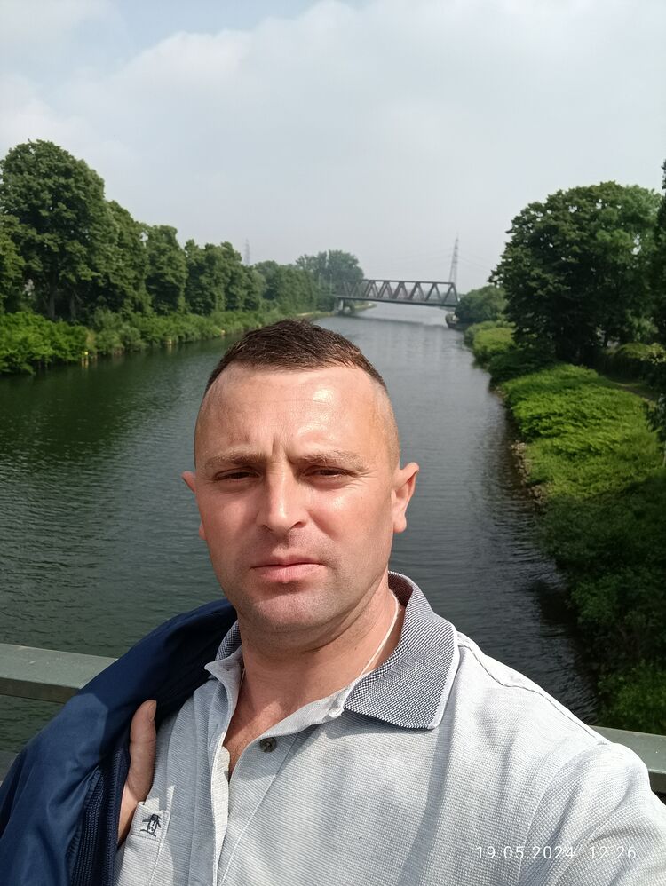  54172537  Andres, 43 ,    Lyon 05