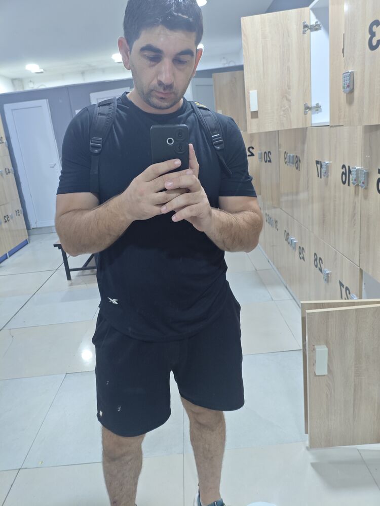  51990857  Georgian, 30 ,    