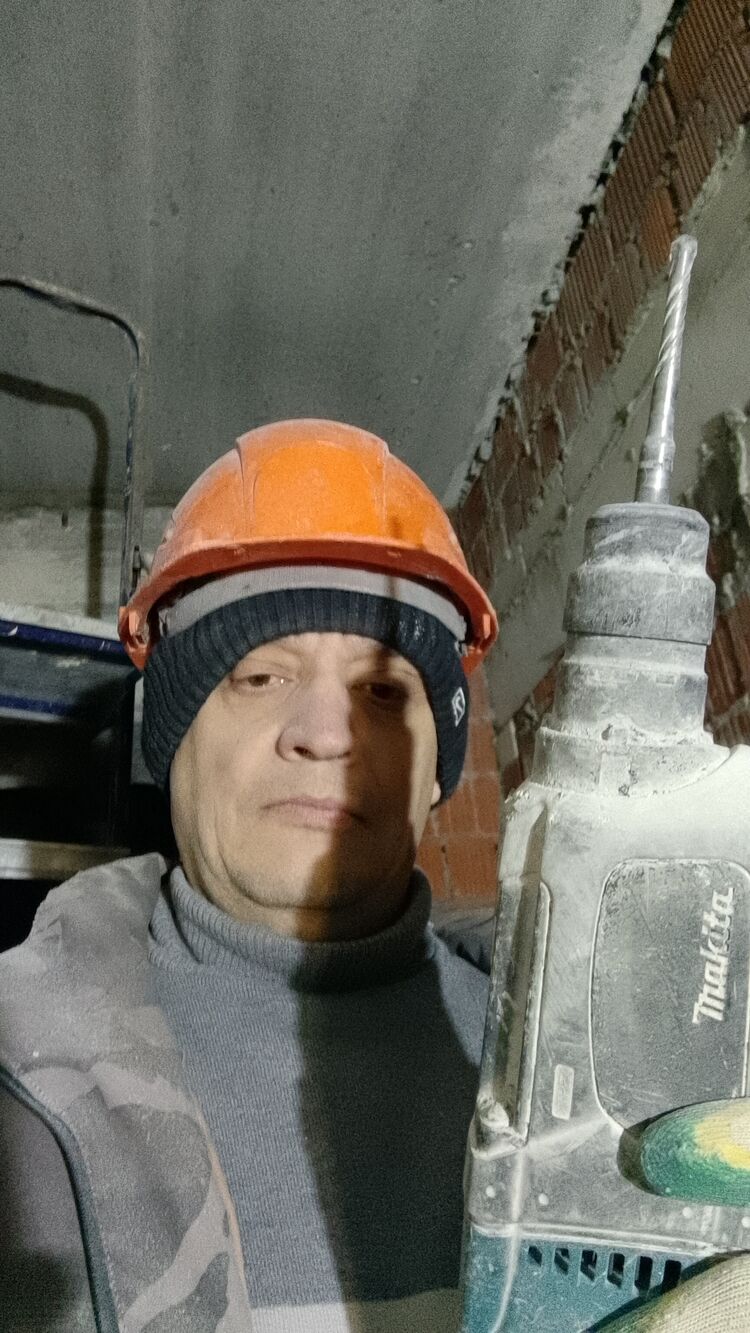  54209437  Alexander, 39 ,    