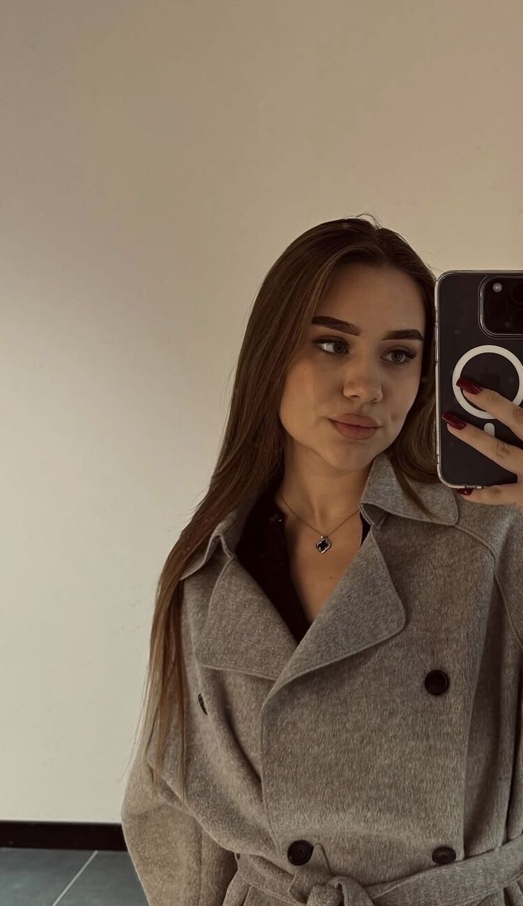  49146827  Vladislava, 22 ,    