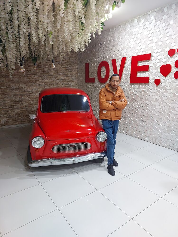  ,   Bek, 28 ,   ,   