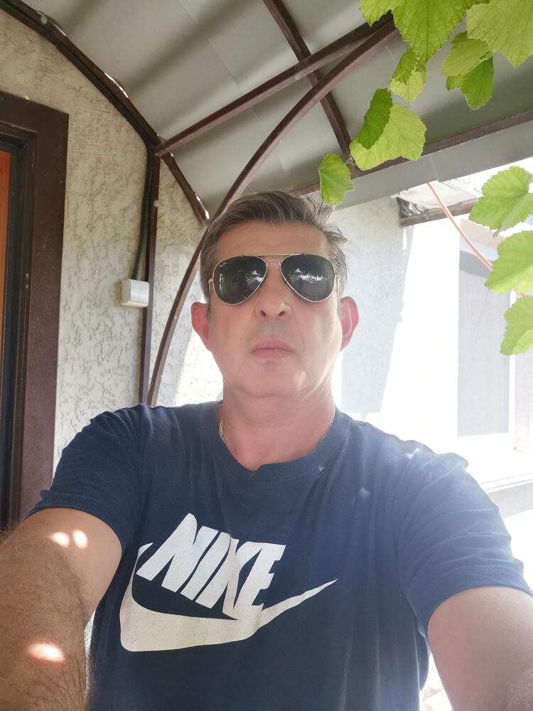  52771257  Eduard, 55 ,    