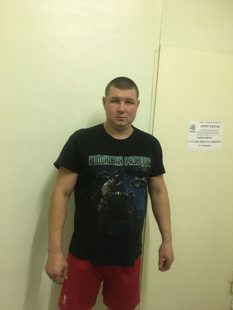  ,   Denis, 34 ,  
