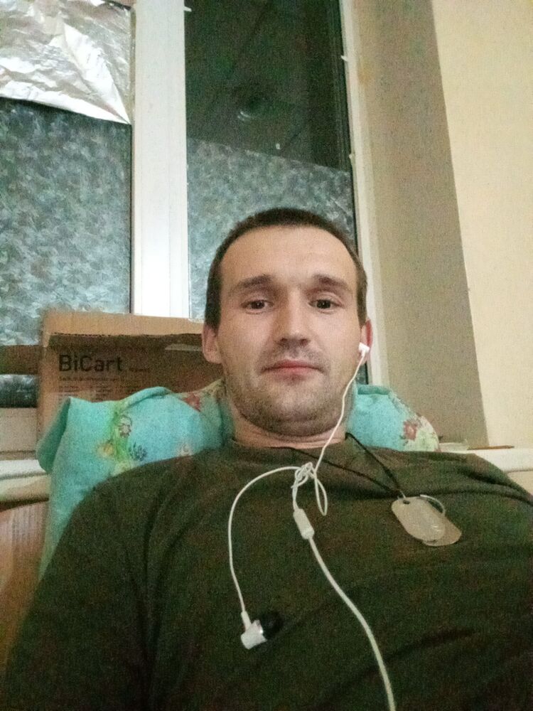  39264697  Oskar, 31 ,    