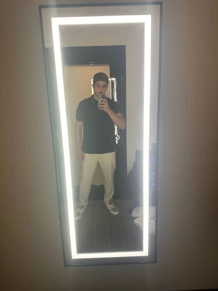  48093207  Tadevos, 19 ,    Burbank