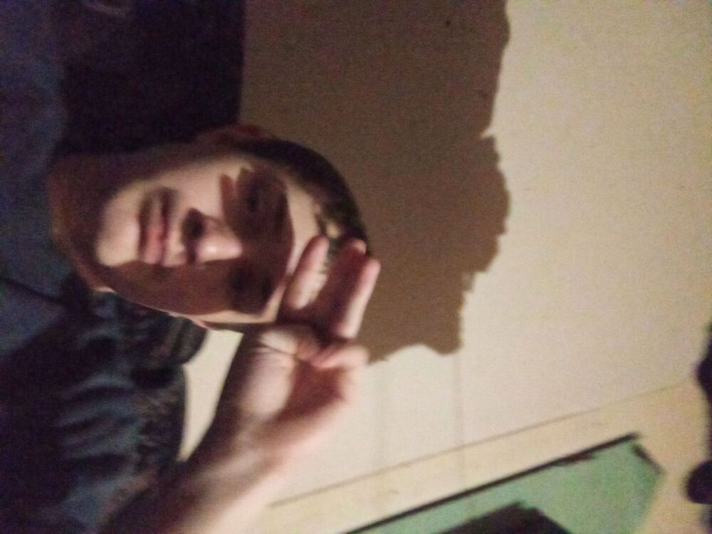  38973537  Denis, 21 ,    