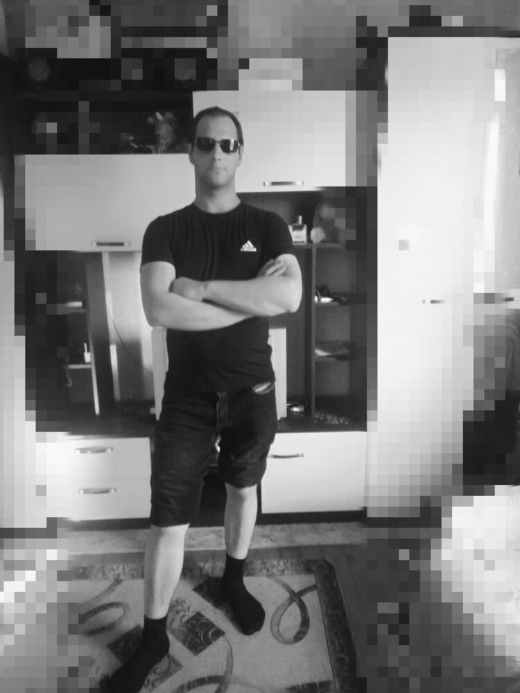  53979677  Alexander, 26 ,     