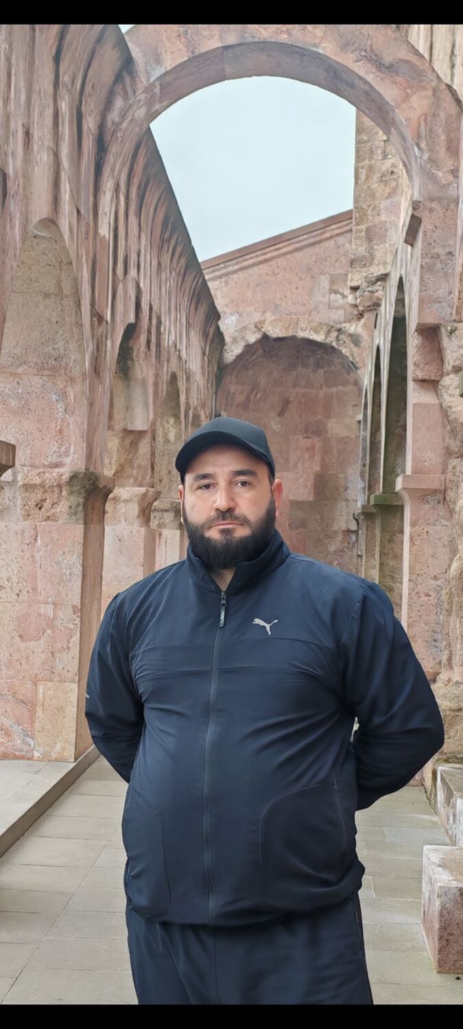  54294487  Arman, 42 ,    