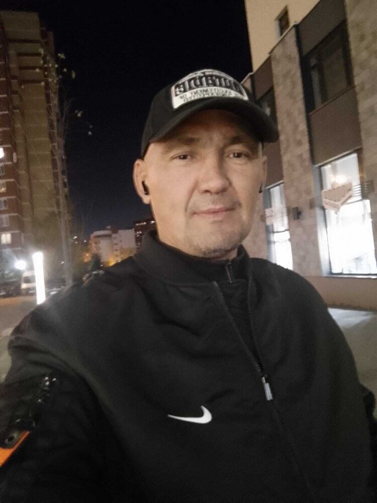  ,   Maks, 46 ,   ,   