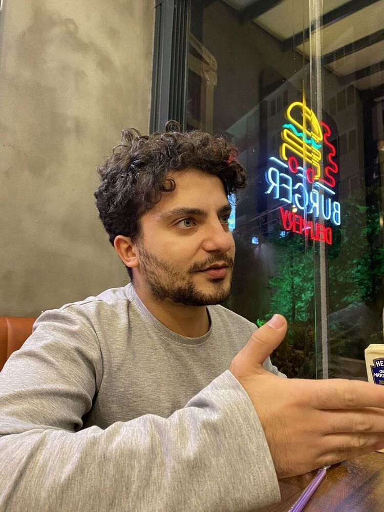  37029207  Burak, 29 ,    