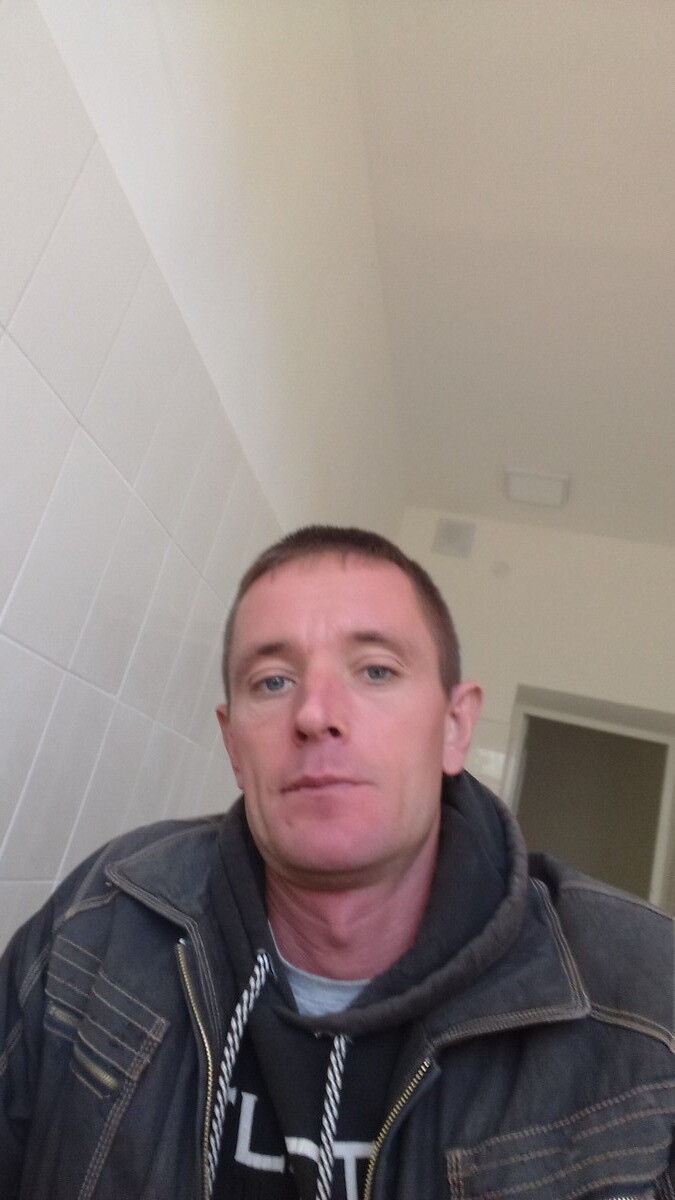  ,   Artur, 44 ,   ,   , c 