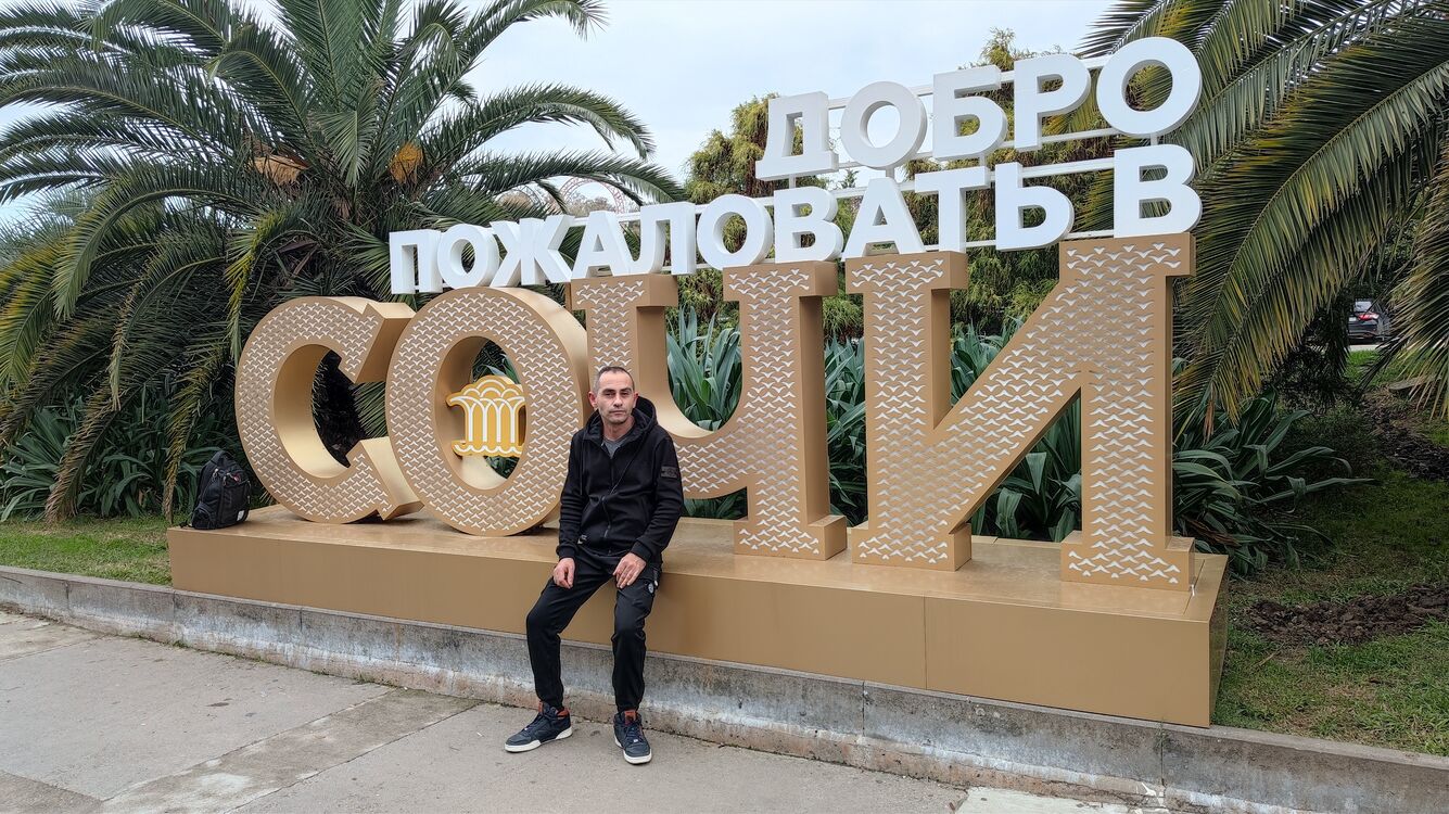  40405157  Armen, 46 ,    