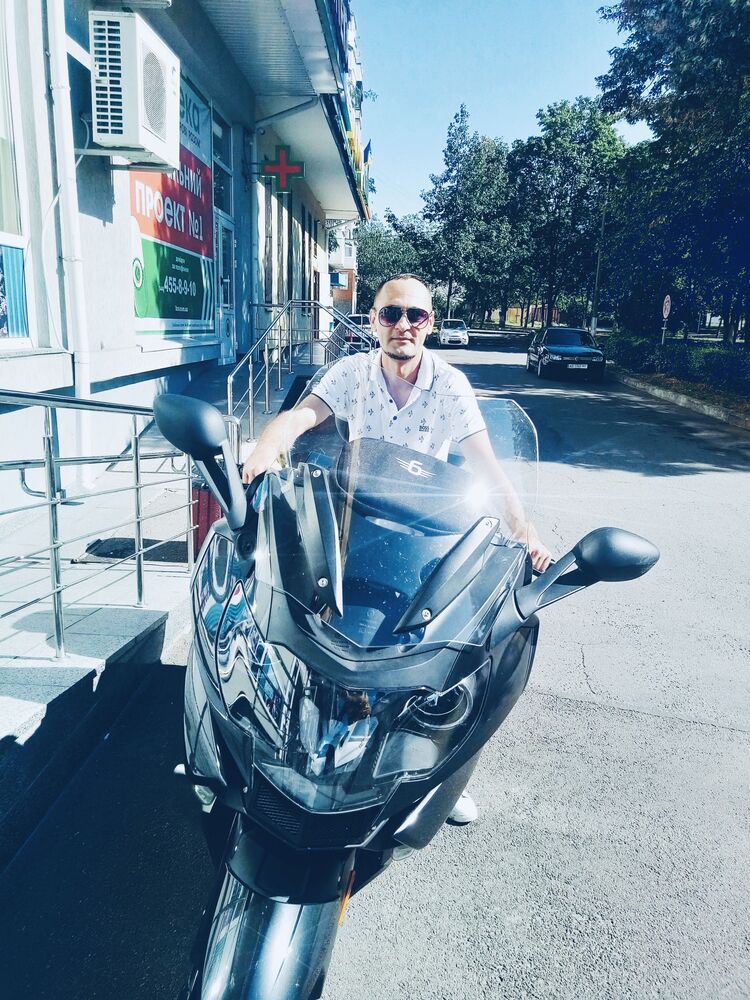   ,   Viktor, 52 ,   ,   