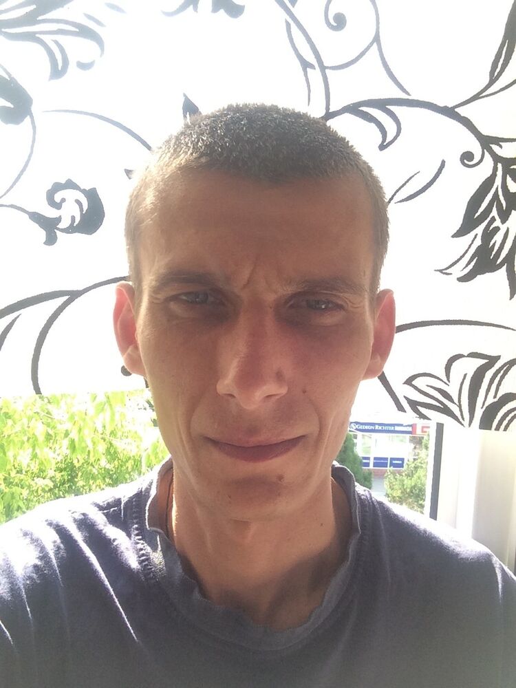  16360647  Vovcik, 34 ,    