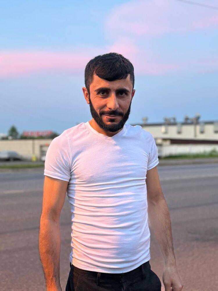  54178427  Razmik, 42 ,    