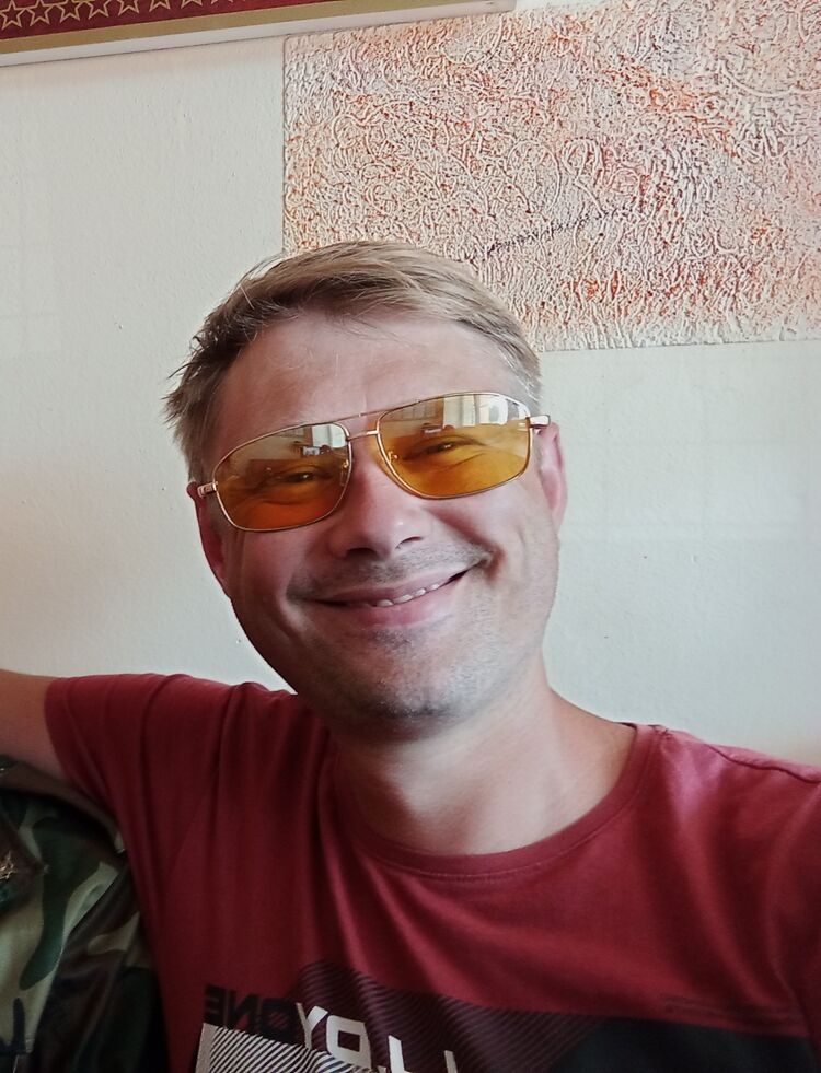  40500997  Vik, 34 ,    