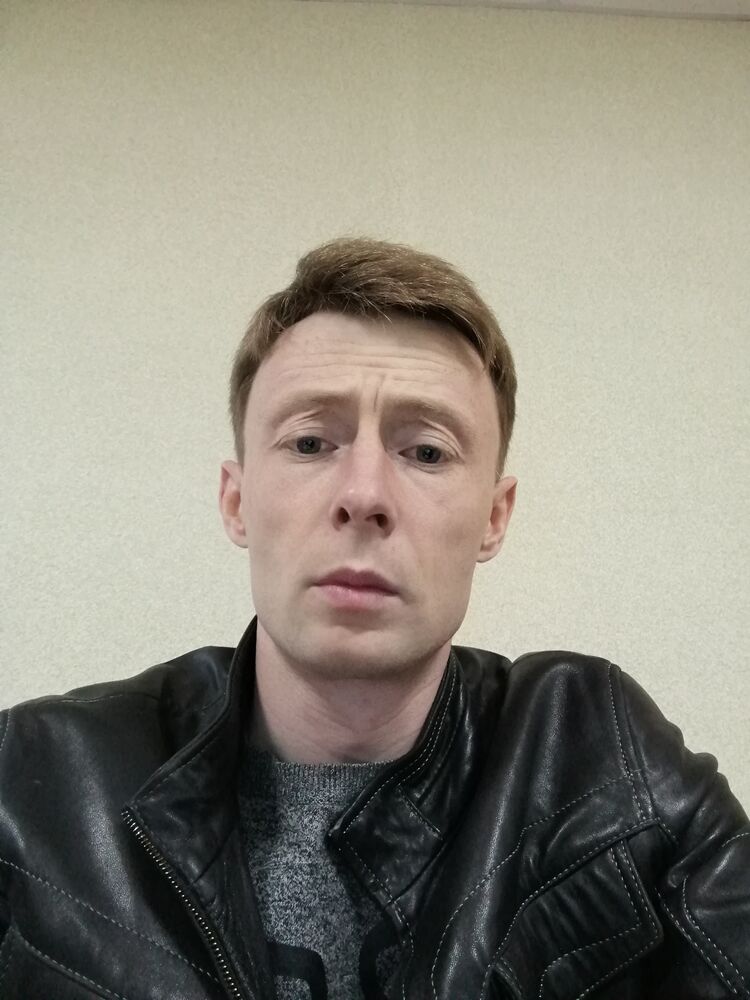  27008267  Artem, 33 ,    