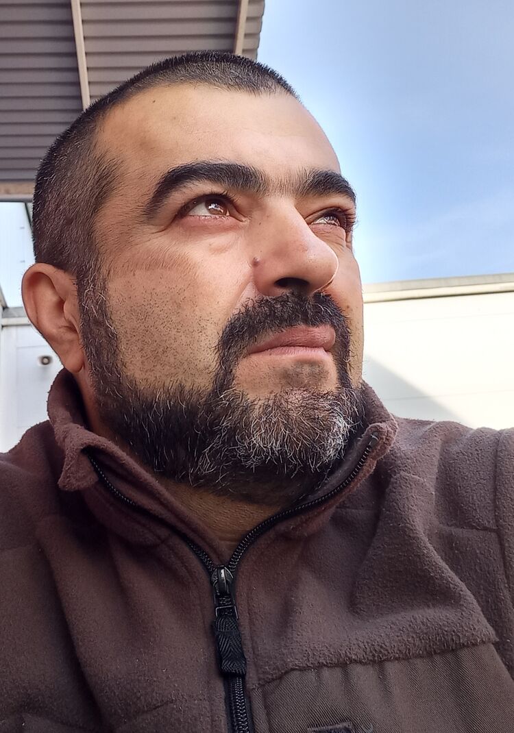  31853427  Zura gruzin, 45 ,    