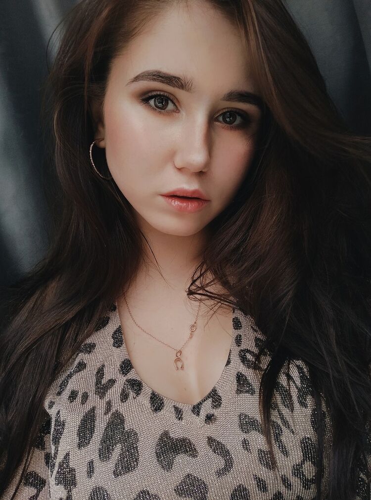  ,   Alena, 26 ,   