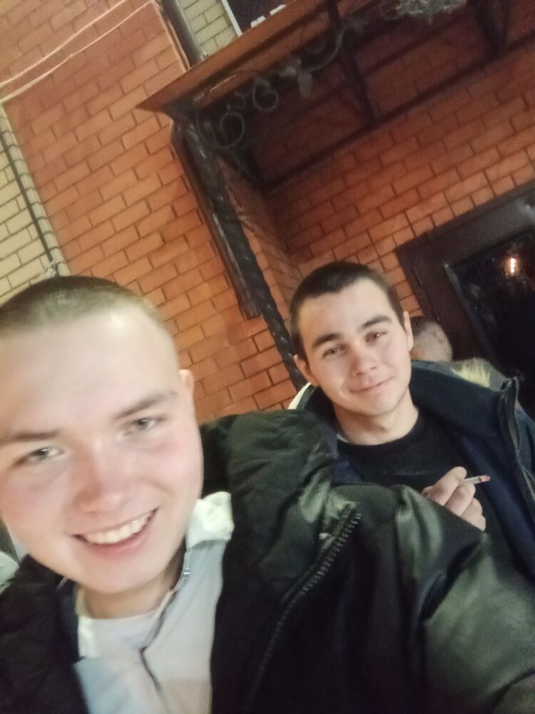  31332427  Denis, 24 ,    -