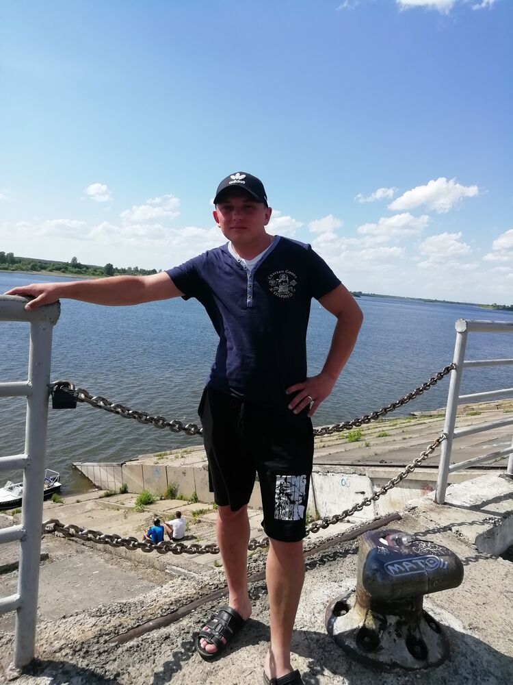  27537707  Vitalii, 30 ,    