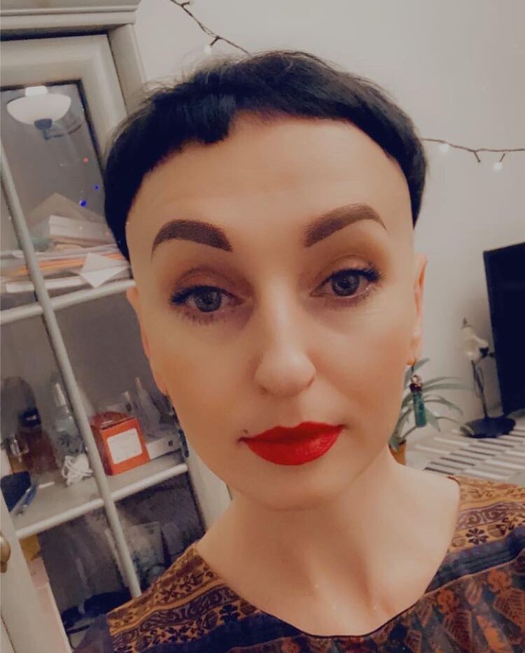  31613907  Mila, 44 ,    
