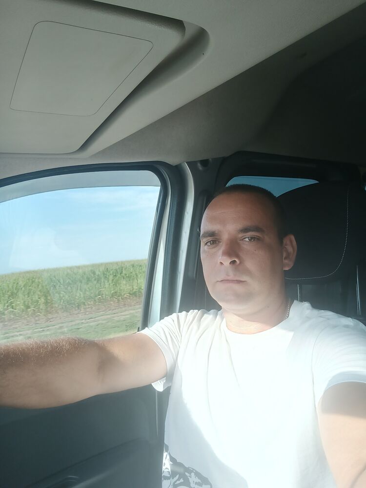  46449607  Valery, 37 ,    