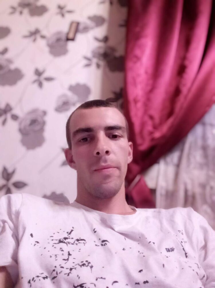  49930707  Ilya, 29 ,    