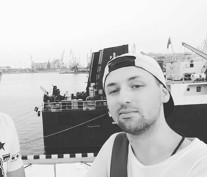  14700257  Viktor, 34 ,    