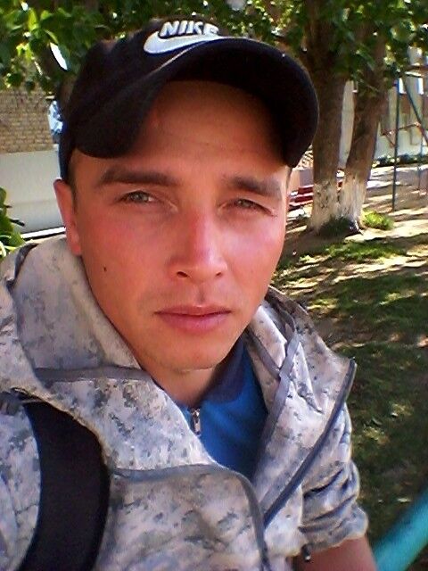  12453277  Konstantin, 37 ,    