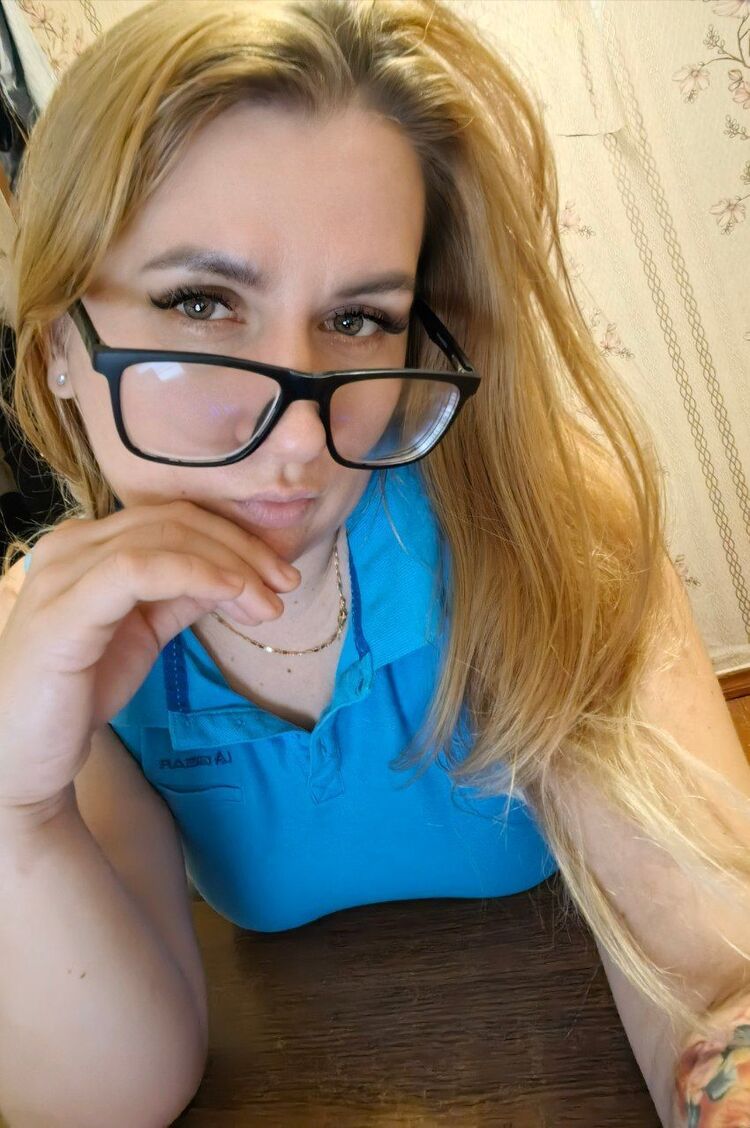  48460827  Helga, 31 ,    