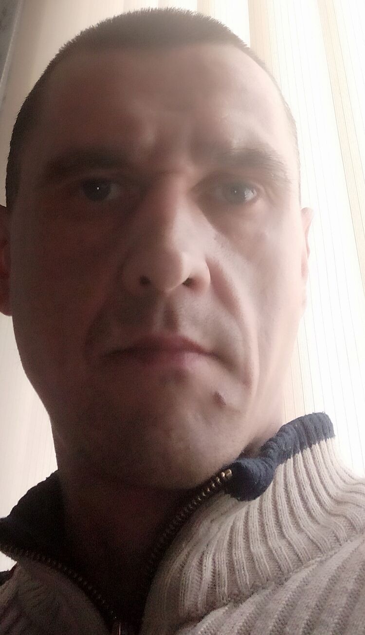  ,   Nik, 41 ,   ,   