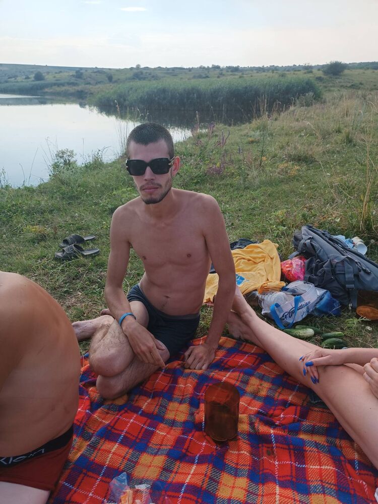  ,   Volodya, 28 ,   ,   