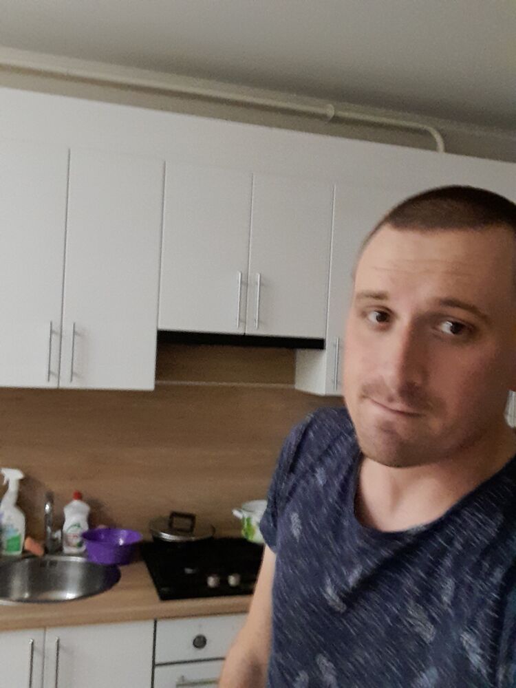  30552477  Vladislav, 34 ,    