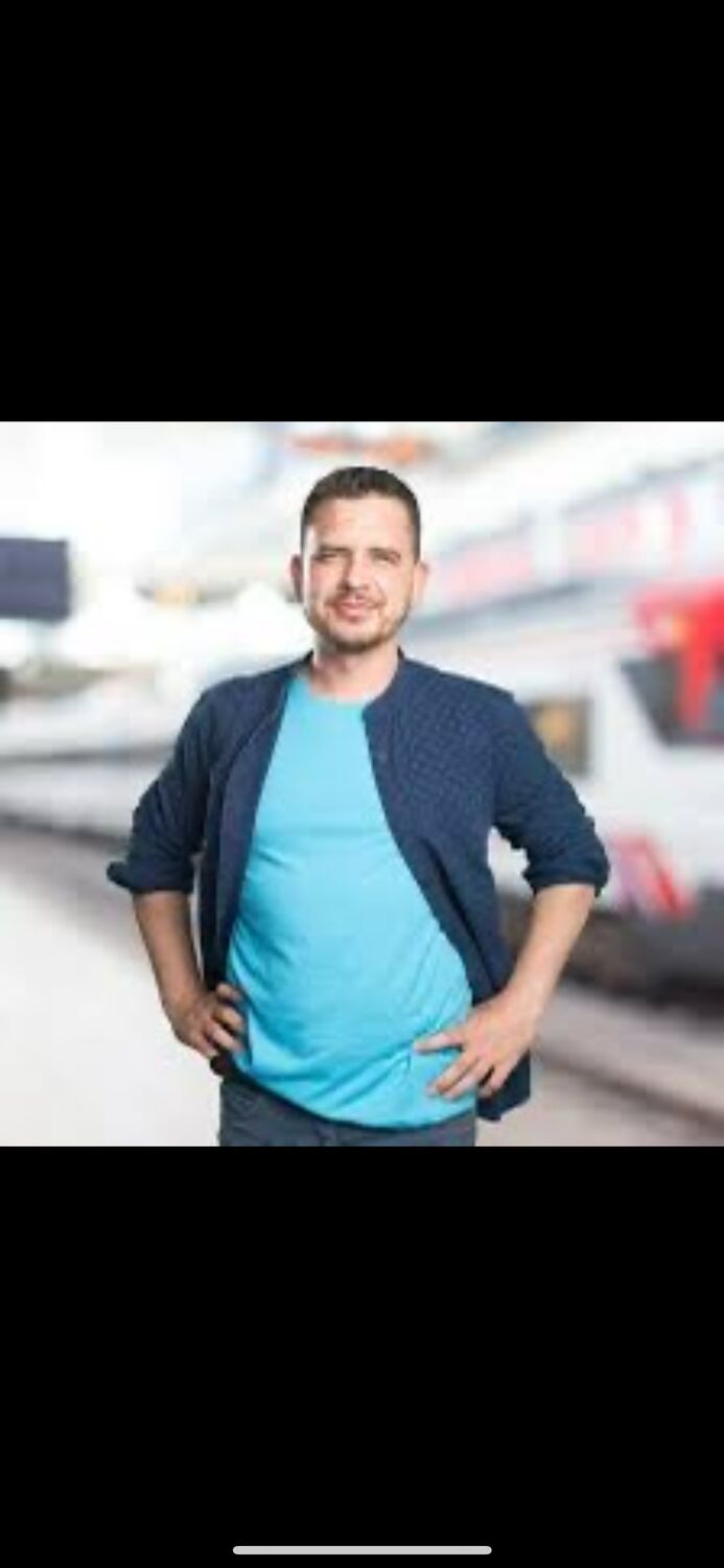  ,   Alex, 37 ,   ,   