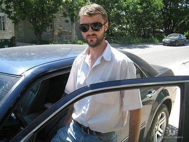  10777327  Viktor, 43 ,    