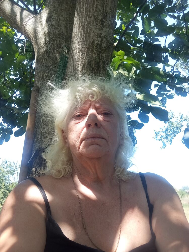  52843037  Larisa, 57 ,    