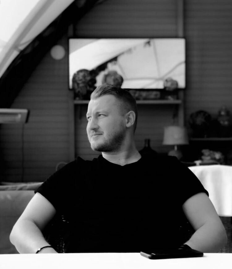  ,   Nik, 31 ,  