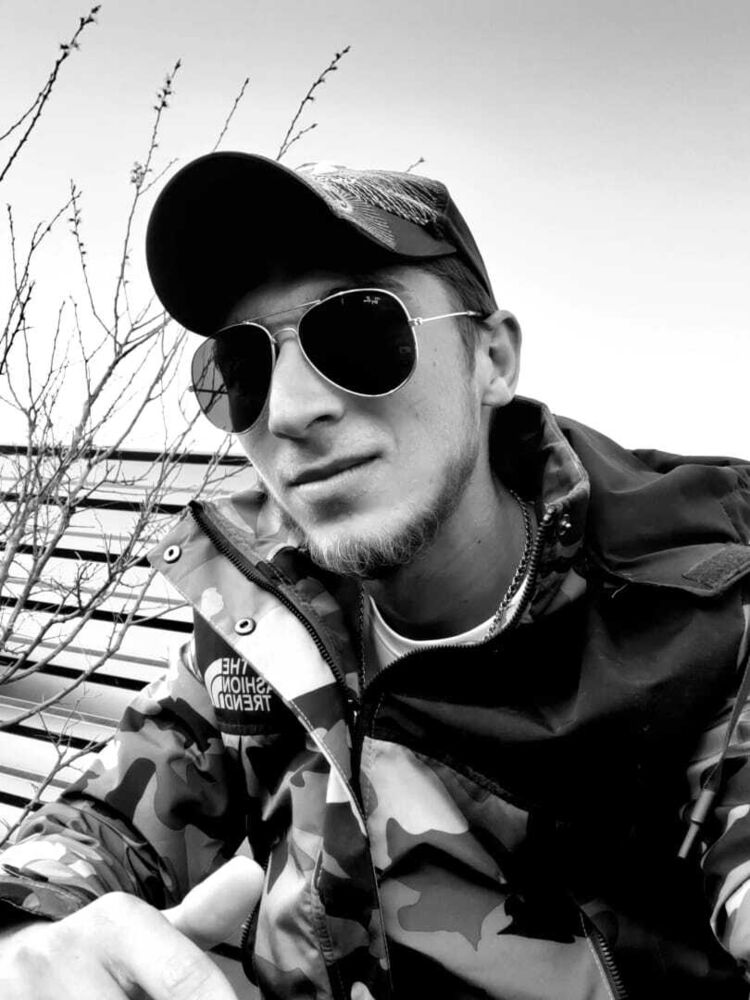  48320807  Nikolai, 26 ,    