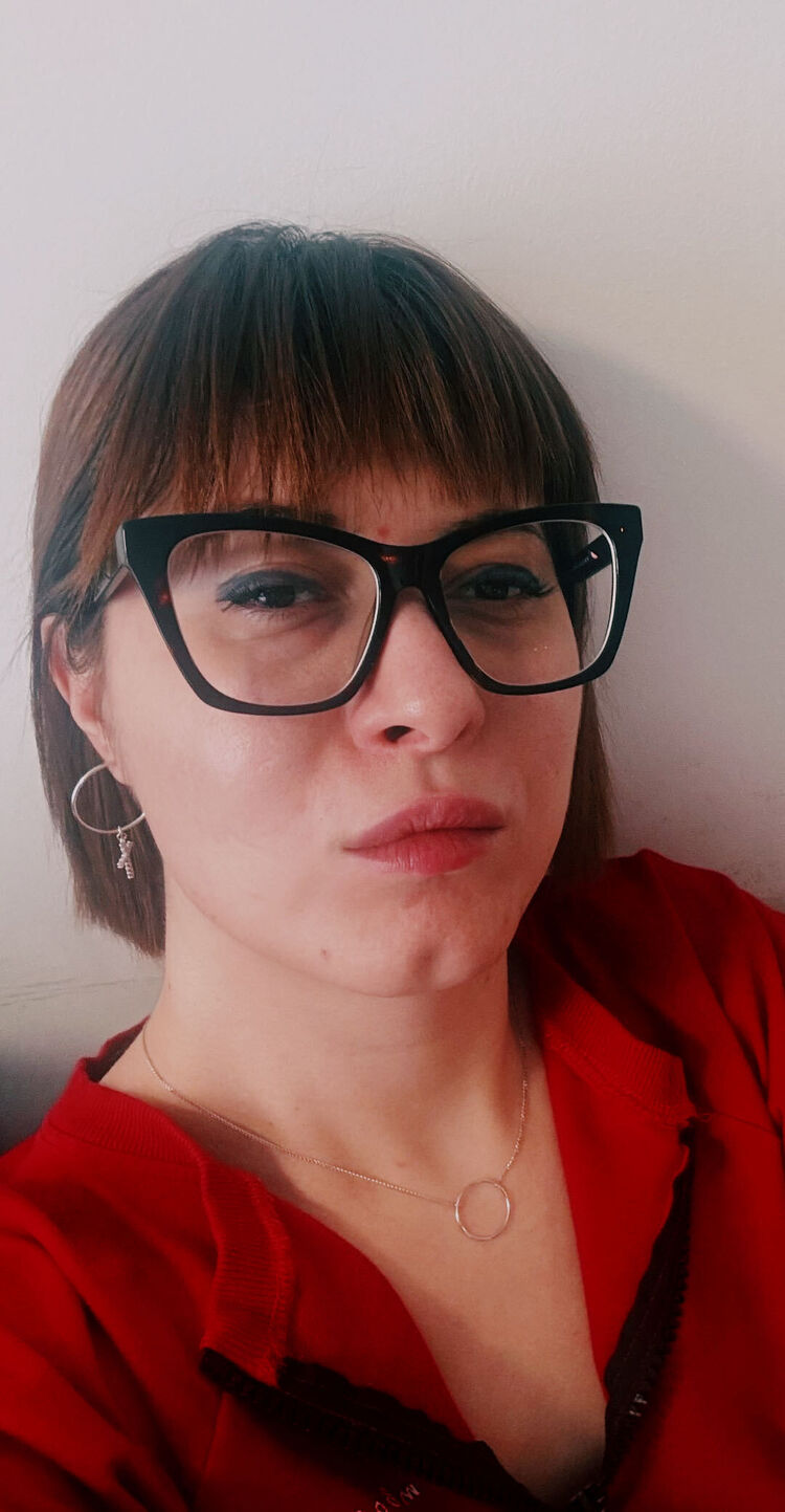  ,   Julia, 33 ,   