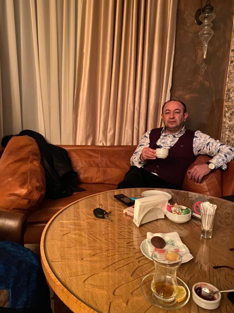  37558177  Ruslan, 44 ,    