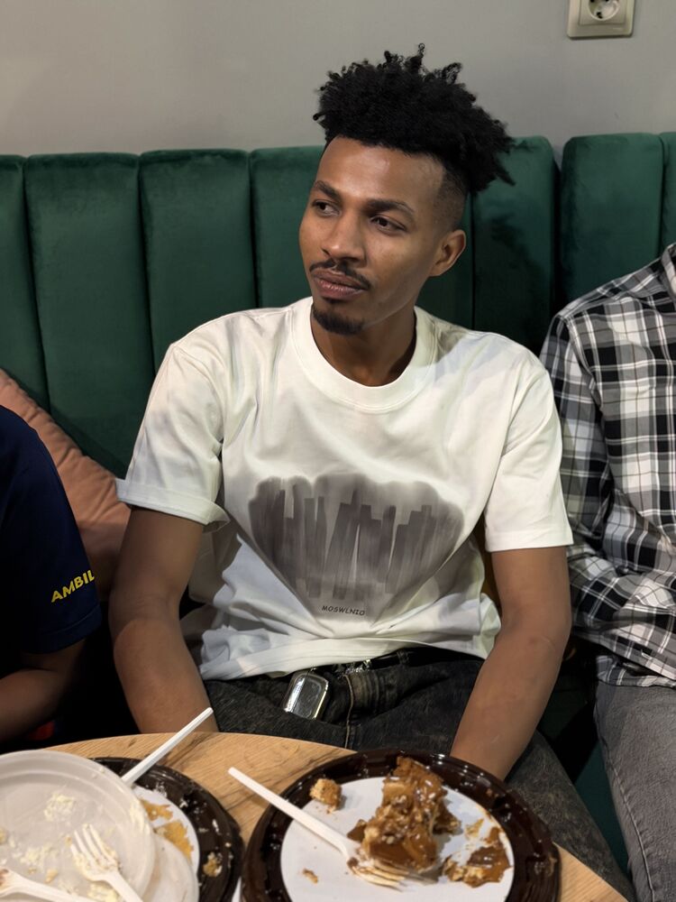  54275117  Alshfea, 24 ,    