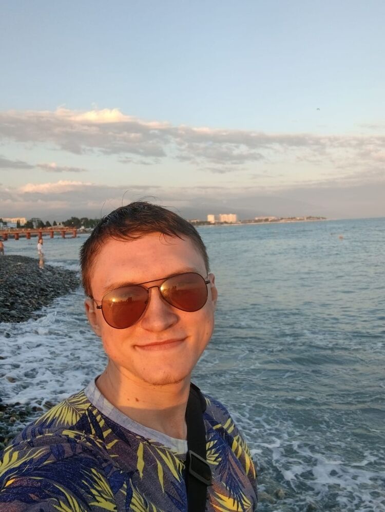  44273437  , 28 ,    -